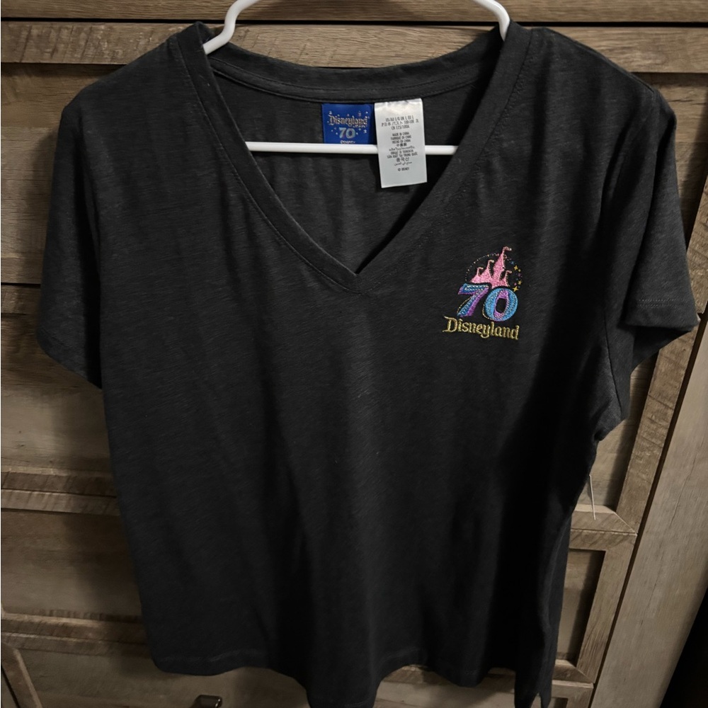 Disneyland Women's Black V-Neck Top Size Large